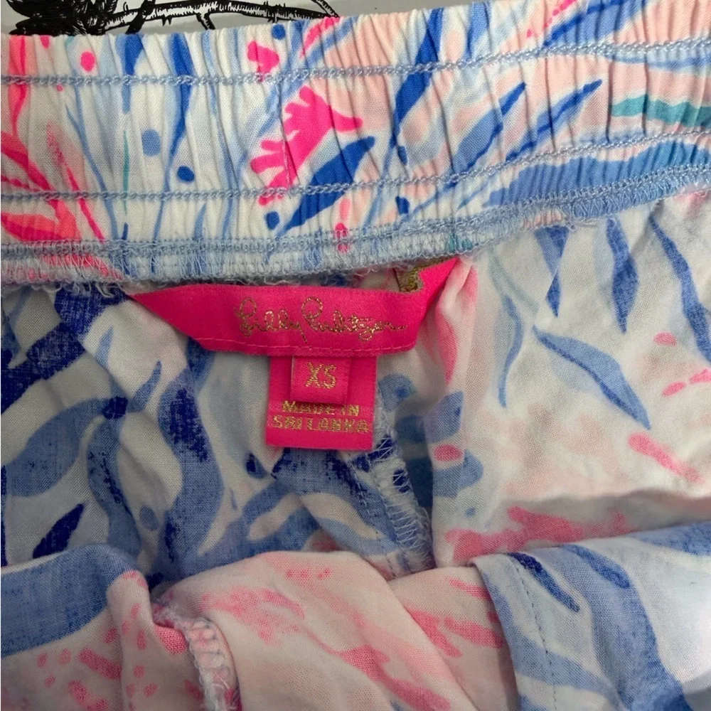 Lilly Pulitzer stretchy shorts with pockets